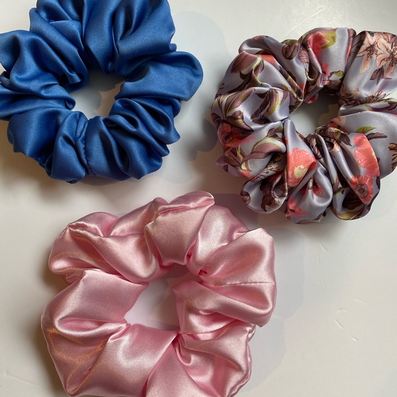 XXL scrunchie Handmade canada 🇨🇦 Chouchou fait à la main au canada - Picture 3 of 3